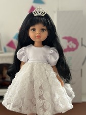 Schöne Puppe In Weiß Kleid