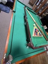 Kinder Billardtisch aus Holz mit Queues, Kugeln & dreieckigem Queueständer