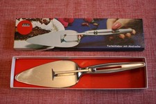 Tortenheber mit Abstreifer von