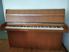 Deutsches Marken-Klavier von Ferd. Manthey, gebraucht, gut für Einsteiger.