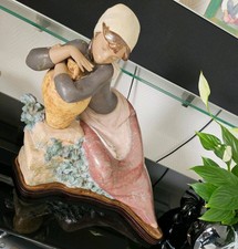 Lladro Cantarera Cansada