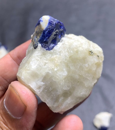 Lazurit mit pyrit aus - mit,