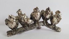 Alte Spatzen auf einem Ast