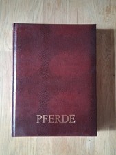 Briefmarkenalbum  mit  Briefmarken  aus der  ganzen Welt mit einem Perdemotiv