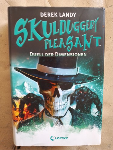 Derek landy skulduggery - landy:,