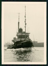Foto - Boot Wilhelmine - Bremen im Hafen Weser volle Fahrt ...