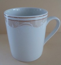 HW Heinrich Winterling Marktleuthen Kaffeebecher Bavaria  Beige weiß Ranken