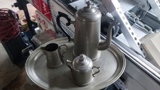 Altes Metall Geschirr Hotel