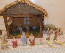 ***   handgefertigte Weihnachts-Krippe mit Figuren  * über 60 Jahre alt      ***
