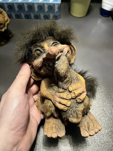 Nyform troll - troll, mit