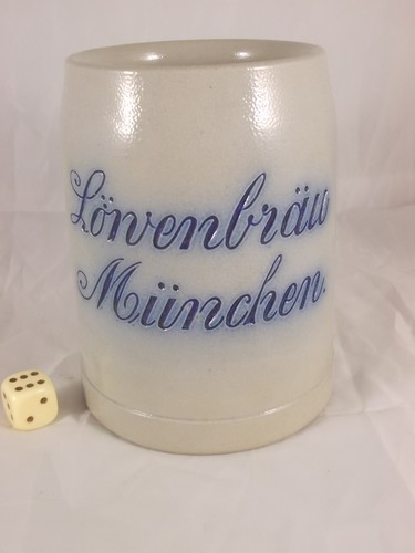 Antiker bierkrug löwenbräu - bierkrug,