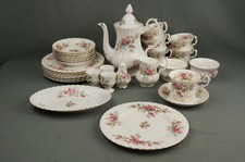 ROYAL ALBERT MOSS ROSE