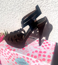 MARNI LUXURY Peep Toe Plateau Riemchen High Heels Velour Lack Leder braun Gr. 38