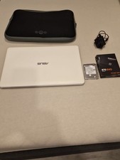 Ein Notebook  ASUS F751S,17,3