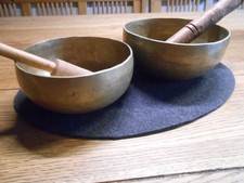set mit 2 alten tibetischen  Klangschalen, harmonischer Zweiklang,