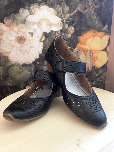 Schwarzer pump mit elegantem - schwarzer,