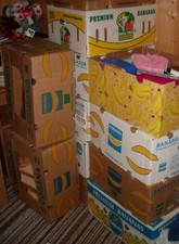 - Sie bieten hier- auf 2 x Bananenkiste voll Flohmarktsachen Bekleidung 
