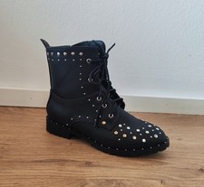 Trendy Damen Biker-Boots kurze schwarze Stiefel Nieten rockig Winter boohoo 36