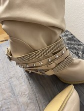 Damenstiefel im Biker-Stil mit