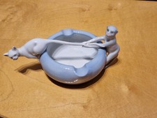 antike, sehr gut erhaltene Pfeffer Gotha Porzellanfigur Affe mit Katze