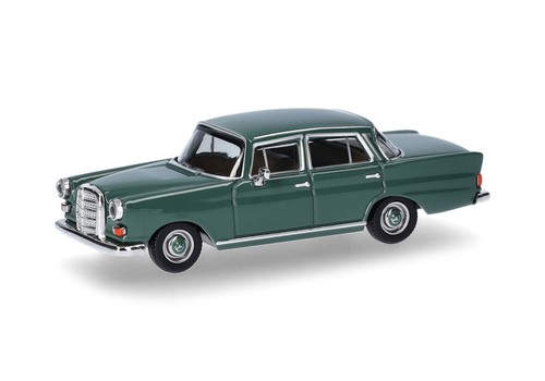 Mercedes benz 200 - heckflosse,