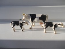 1 Bullyland  Kuh Berta und 2 Kälber müssten sehr alt sein ca. 1980-1989