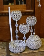 Fünf Kristall Dekorations Teile.