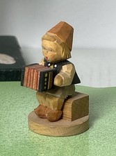 Alter Musiker mit Harmonika