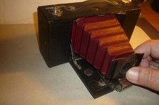 Alte Balgenkamera Kodak Folding Brownie N. 2 red bellow ohne Objektiv from 1910