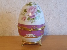 Neundorf Porzellan Ei-Dose