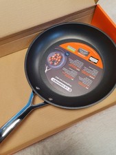 LE CREUSET Aluminium-Antihaft flache Pfanne, Ø 28 cm, Für alle Herdarten inkl.