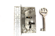 Möbel Einbauschloss Antik m. Schlüssel Möbelschloss Kommode Dornmaß 20 mm Rechts