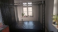 BDSM Bett aus Metall mit Lattenrost und Matratze 140x200