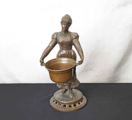 Bronze frau mit kessel der - bronze,