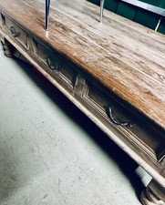 Couchtisch aus Mangoholz 