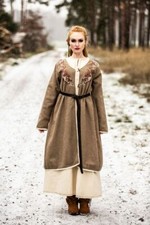 Mittelalter Wikinger LARP Birka Mantel Hand-Stickerei Skadi hellblau Holzknöpfe