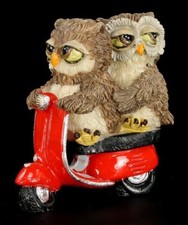 Eulen Paar auf roter Vespa -