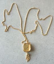 Bovenit Uhr an einer Halskette