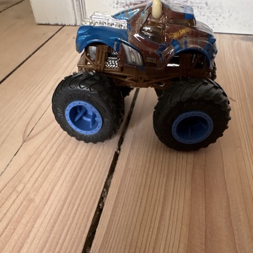 Hot wheels monstertruck - hot,