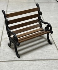 Puppenbank Aus Metall und Holz