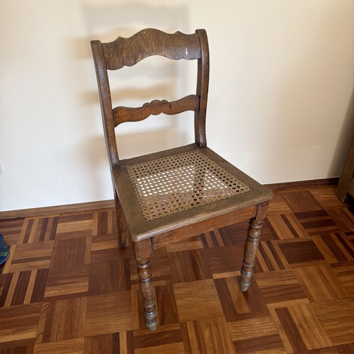 Antiker holzstuhl korbgeflecht - antiker,