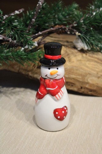 Kleiner schneemann mit herz - schneemann,
