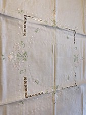 Tischdecke bestickt zarte