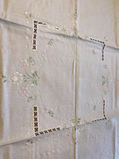 Tischdecke bestickt zarte