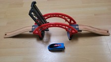 selbstfahrende Lok von BRIO, aufklappbare Brücke mit zwei dazugehörigen Schienen