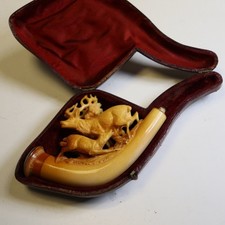 Exklusive Hirschgruppe Jagdmotiv Meerschaumpfeife, 12 cm im Etui    D18