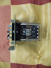 230V Relais mit Halter und Sockel für Sirokko Dieselheizung 266.02-05