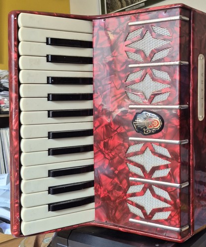 Lyra accordian - accordian,