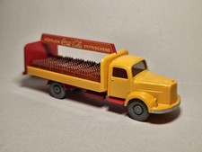 Wiking Coca-Cola Getränkewagen MB 3500 (mit lose aufliegenden Getränkereihen) 1B