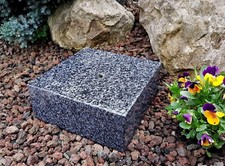 Granitsockel mit Bohrung Grablaterne Sockel Grablampe Grableuchte Lampensockel